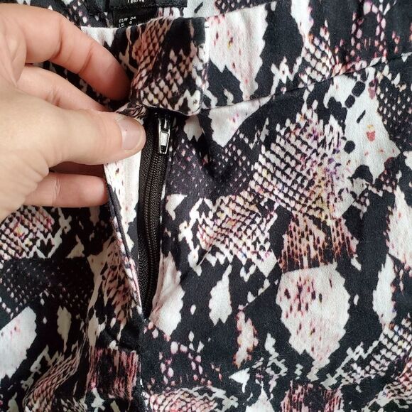 H and M multiprint shorts - Picture 3 of 8